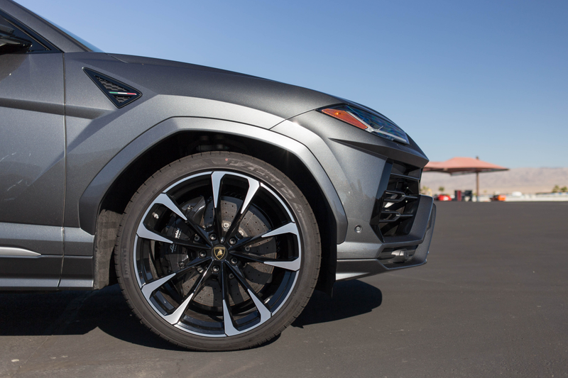 Illustration for article titled The 2019 Lamborghini Urus Drives Like the Vengeful King of Crossovers